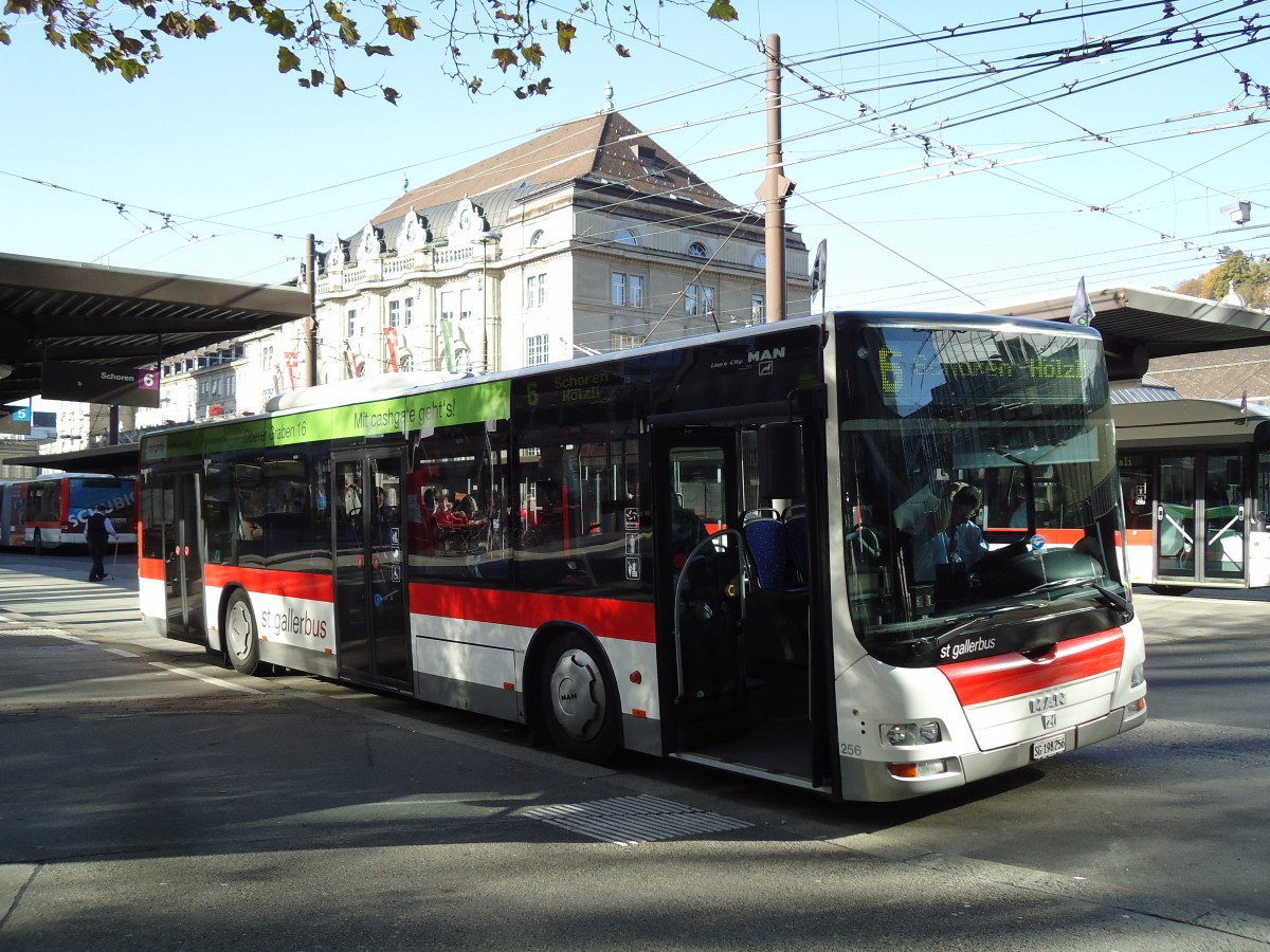 (141'955) - St. Gallerbus, St. Gallen - Nr. 256/SG 198'256 - MAN am 20. Oktober 2012 beim Bahnhof St. Gallen