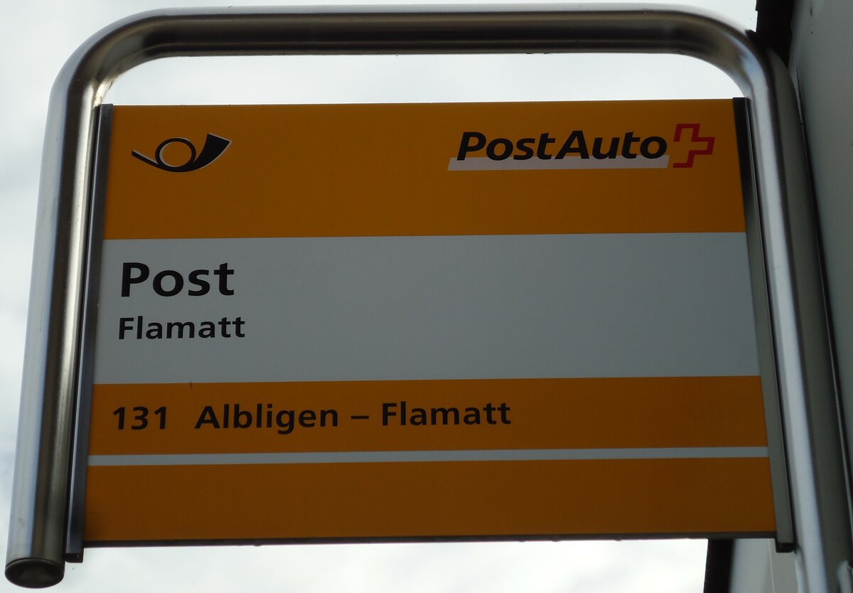 (142'003) - PostAuto-Haltestellenschild - Flamatt, Post - am 21. Oktober 2012