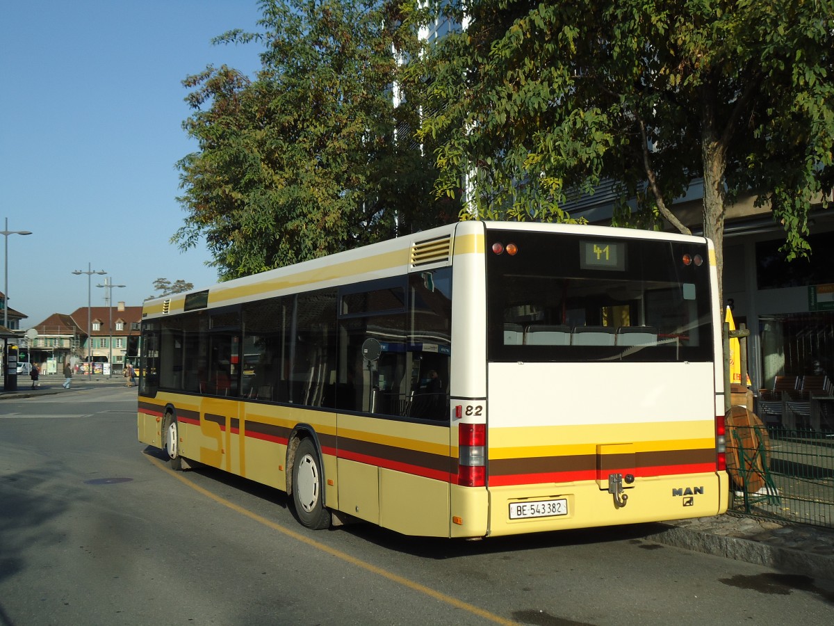 (142'076) - STI Thun - Nr. 82/BE 543'382 - MAN am 22. Oktober 2012 bei der Schifflndte Thun