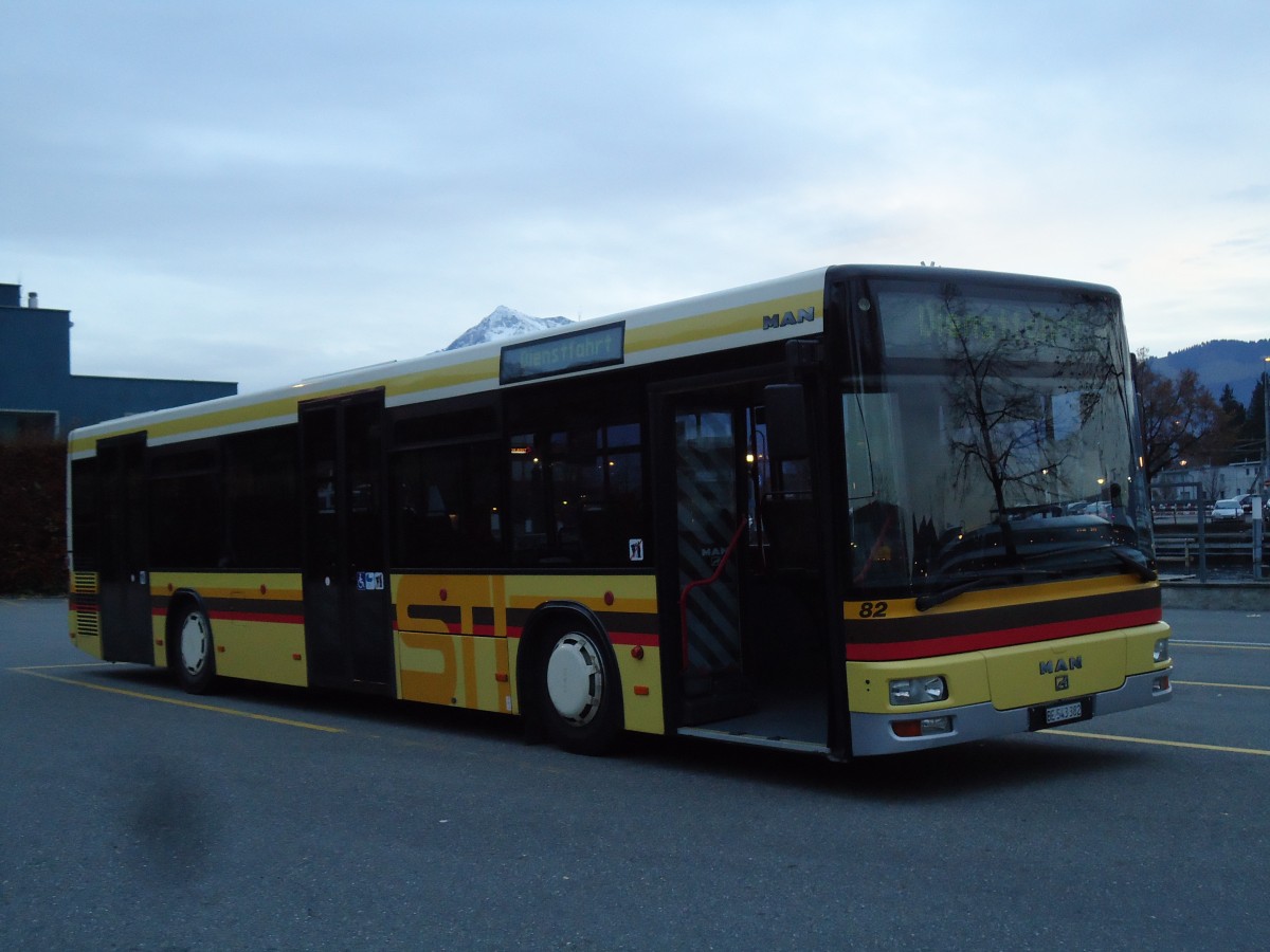 (142'269) - STI Thun - Nr. 82/BE 543'382 - MAN am 24. November 2012 bei der Schifflndte Thun