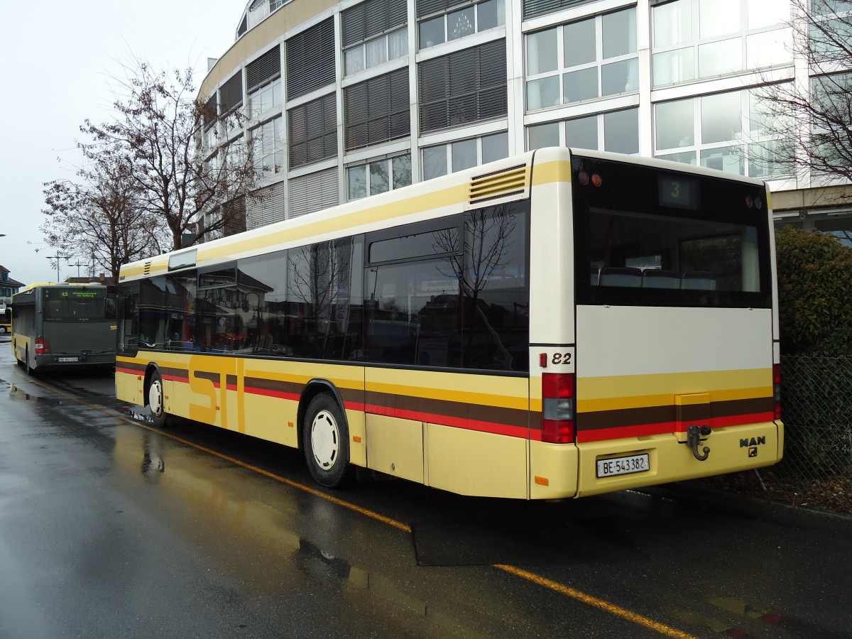 (142'558) - STI Thun - Nr. 82/BE 543'382 - MAN am 17. Dezember 2012 bei der Schifflndte Thun