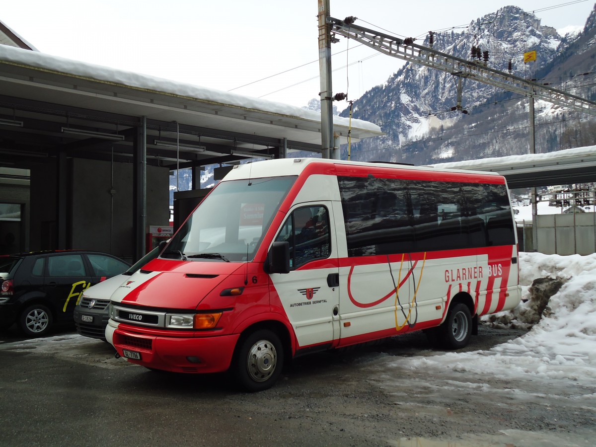 (142'611) - AS Engi - Nr. 6/GL 7706 - Iveco am 23. Dezember 2012 beim Bahnhof Schwanden