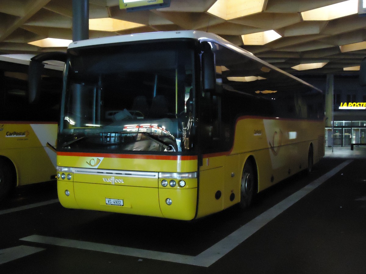 (142'633) - Mabillard, Lens - VS 4922 - Van Hool am 26. Dezember 2012 beim Bahnhof Sion