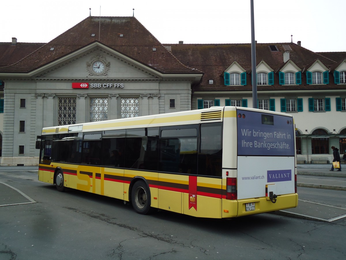 (143'019) - STI Thun - Nr. 77/BE 274'177 - MAN am 15. Januar 2013 beim Bahnhof Thun