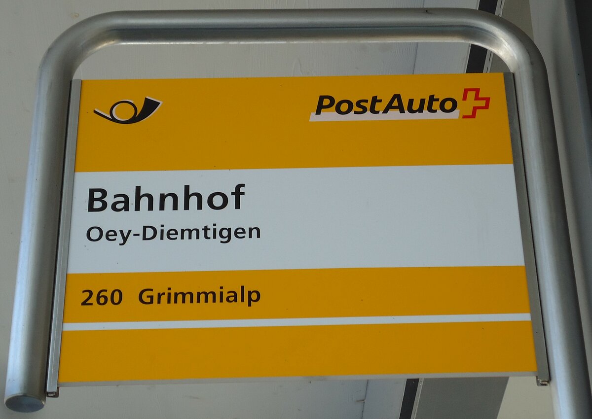 (143'203) - PostAuto-Haltestellenschild - Oey-Diemtigen, Bahnhof - am 17. Februar 2013