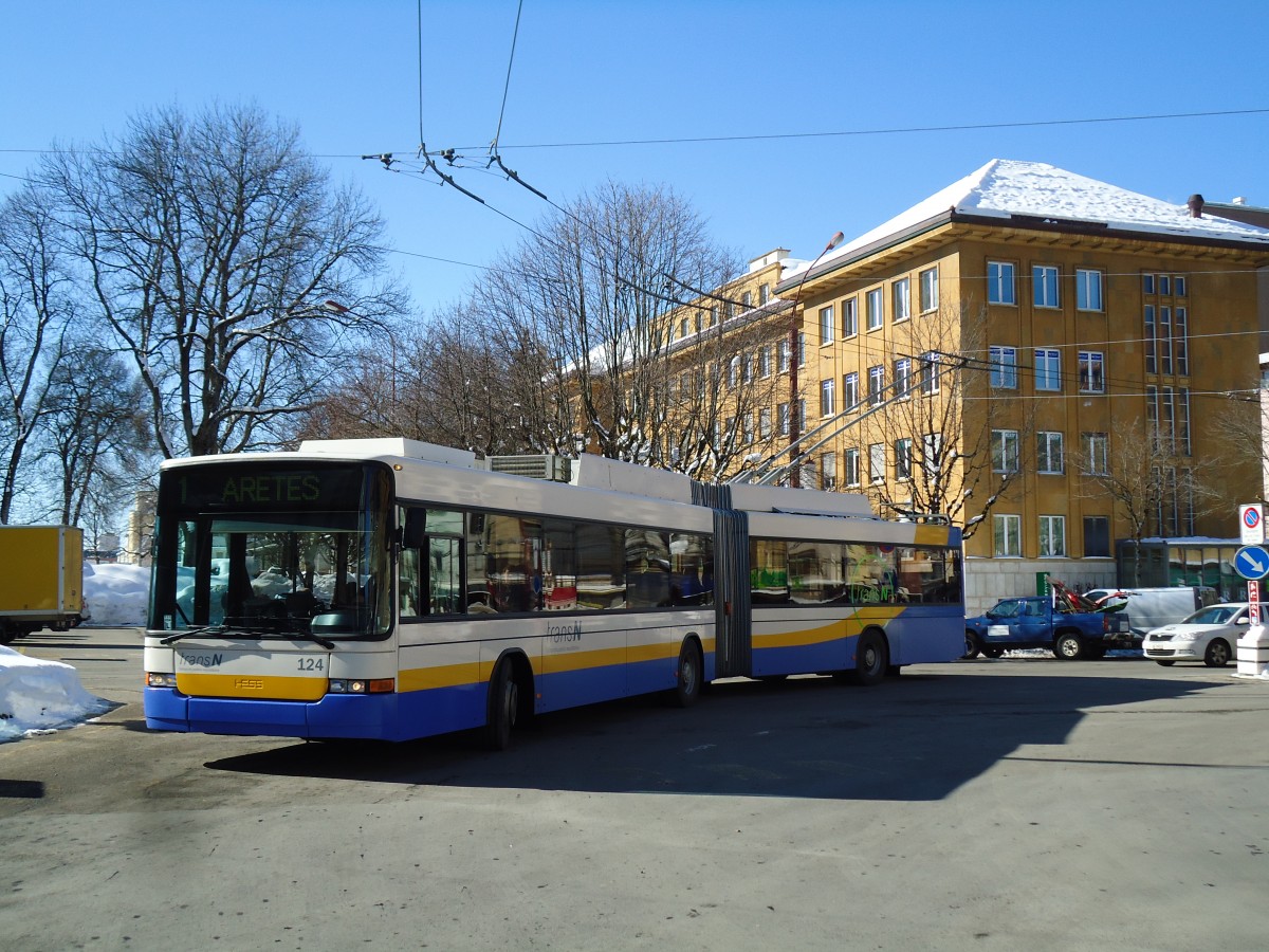 (143'236) - transN, La Chaux-de-Fonds - Nr. 124 - NAW/Hess Gelenktrolleybus (ex TC La Chaux-de-Fonds Nr. 124) am 19. Februar 2013 beim Bahnhof La Chaux-de-Fonds