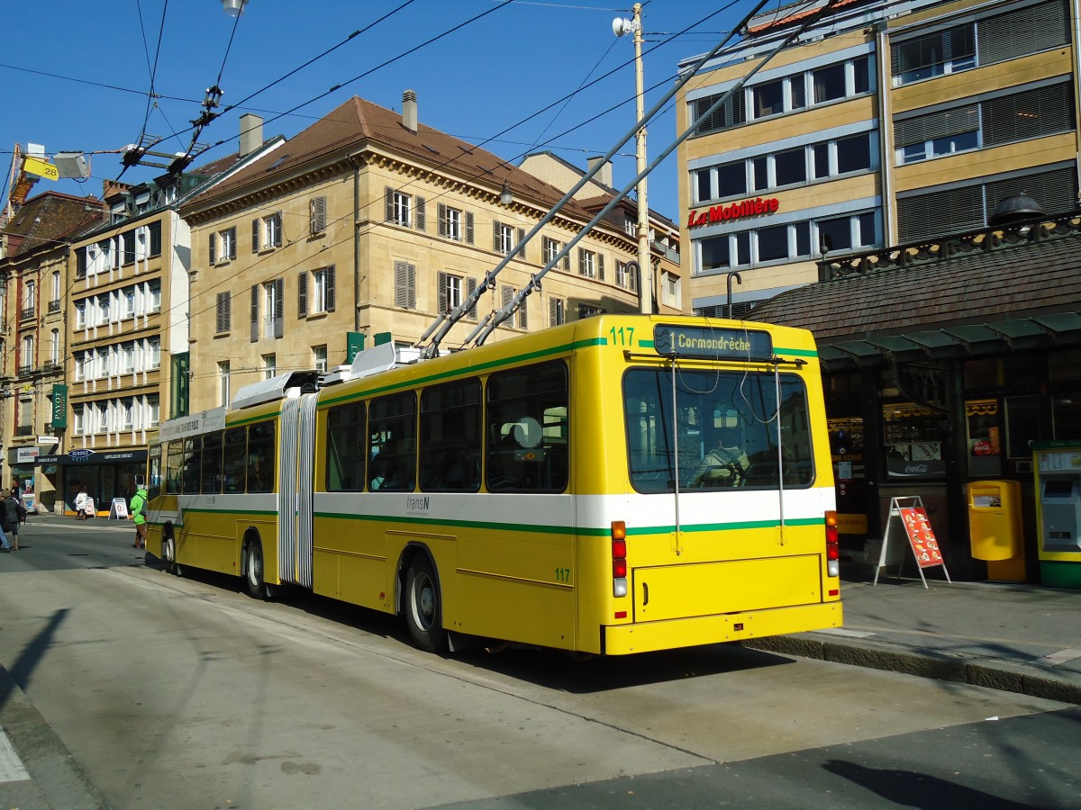 (143'286) - transN, La Chaux-de-Fonds - Nr. 117 - NAW/Hess Gelenktrolleybus (ex TN Neuchtel Nr. 117) am 19. Februar 2013 in Neuchtel, Place Pury