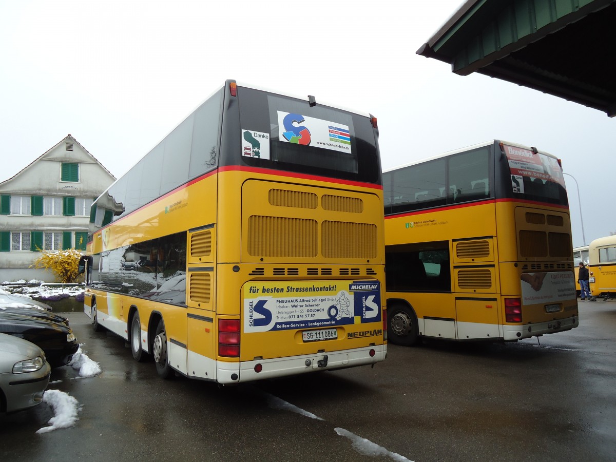 (143'686) - Schwizer, Goldach - SG 111'086 - Neoplan am 20. April 2013 in Goldach, Garage