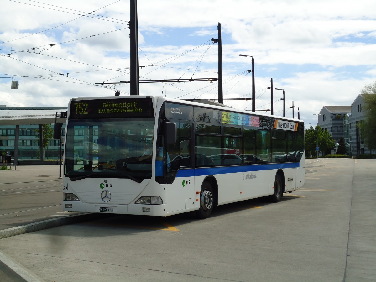 (144'414) - Maag, Kloten - Nr. 31/ZH 590'931 - Mercedes am 20. Mai 2013 beim Bahnhof Zrich-Stettbach