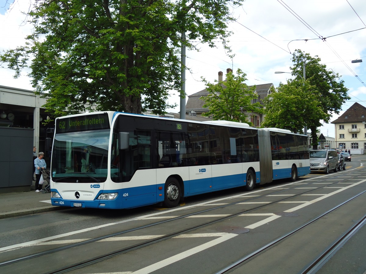 (144'434) - VBZ Zrich - Nr. 424/ZH 745'424 - Mercedes am 20. Mai 2013 beim Bahnhof Zrich-Oerlikon