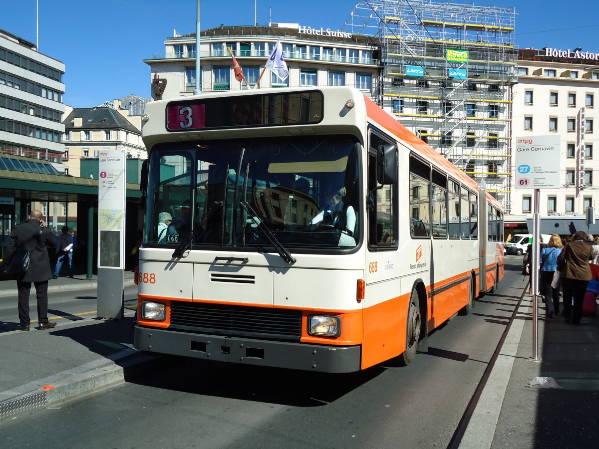 (144'742) - TPG Genve - Nr. 688 - NAW/Hess Gelenktrolleybus am 27. Mai 2013 beim Bahnhof Genve
