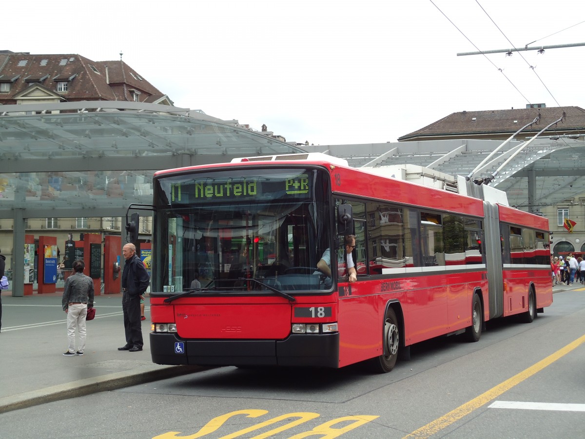 (144'888) - Bernmobil, Bern - Nr. 18 - NAW/Hess Gelenktrolleybus am 9. Juni 2013 beim Bahnhof Bern