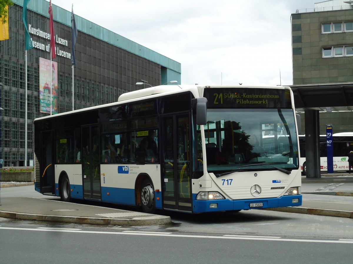 (144'958) - VBL Luzern - Nr. 717/LU 15'020 - Mercedes (ex Nr. 569) am 10. Juni 2013 beim Bahnhof Luzern