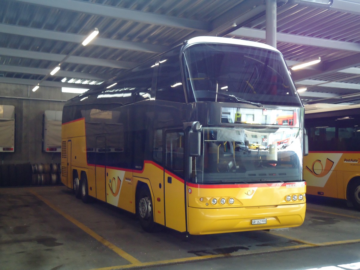 (145'199) - PostAuto Graubnden - GR 162'998 - Neoplan am 17. Juni 2013 in Chur, Garage