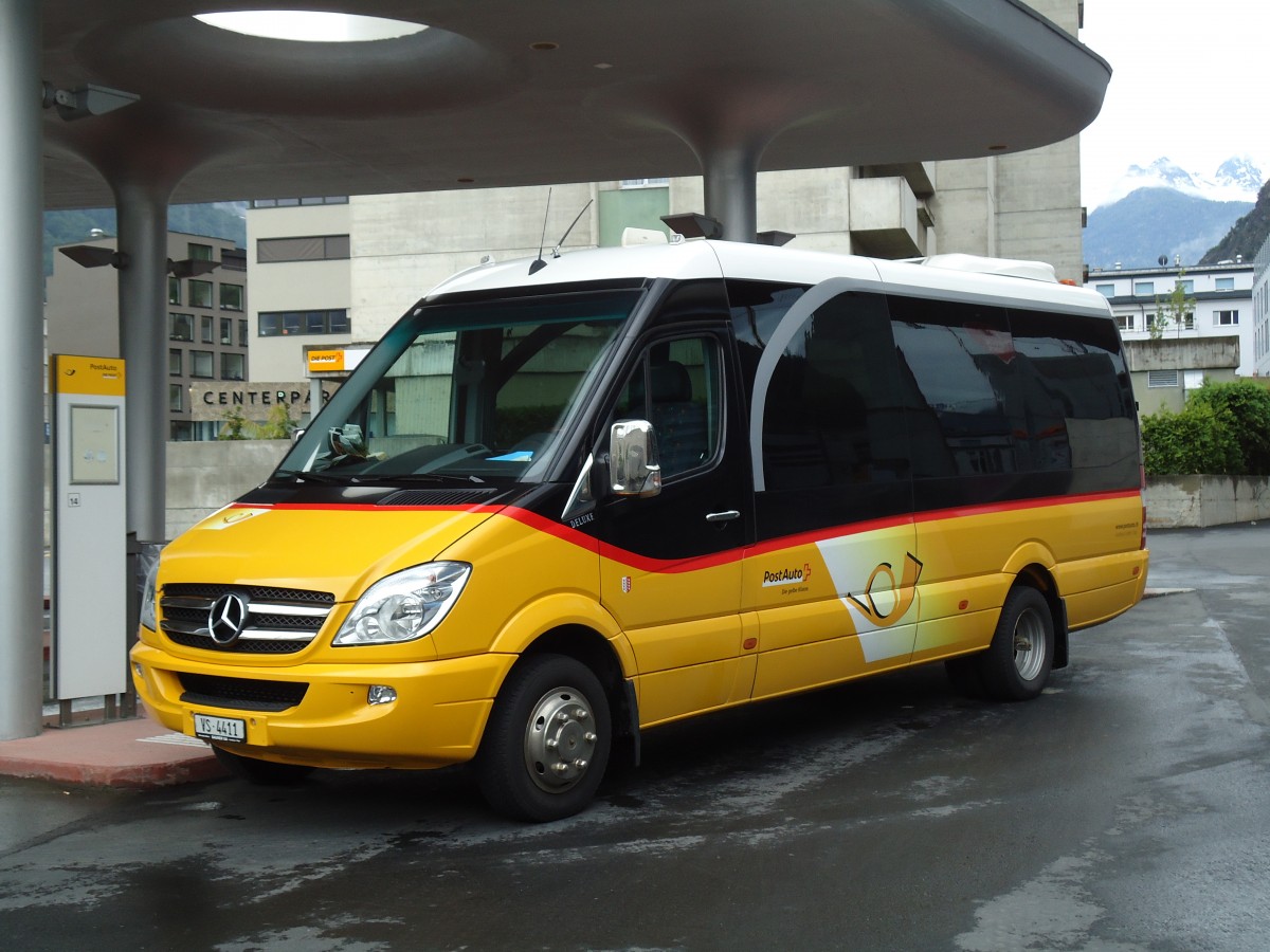 (145'315) - Autotour, Visp - VS 4411 - Mercedes am 22. Juni 2013 beim Bahnhof Visp