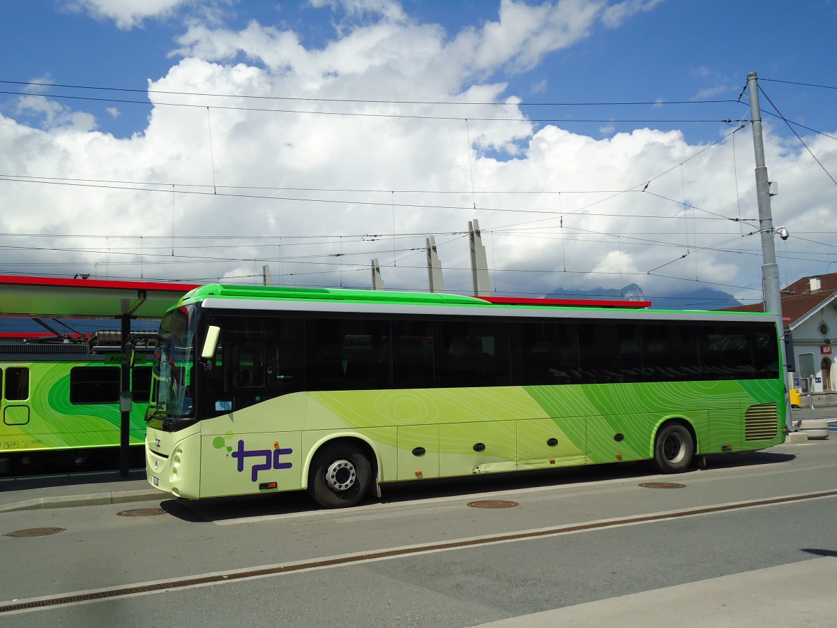 (145'433) - TPC Aigle - VD 608 - Irisbus am 22. Juni 2013 beim Bahnhof Aigle