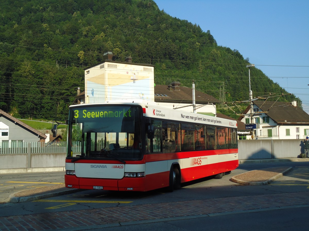 (145'801) - AAGS Schwyz - Nr. 12/SZ 73'812 - Scania/Hess am 20. Juli 2013 beim Bahnhof Schwyz