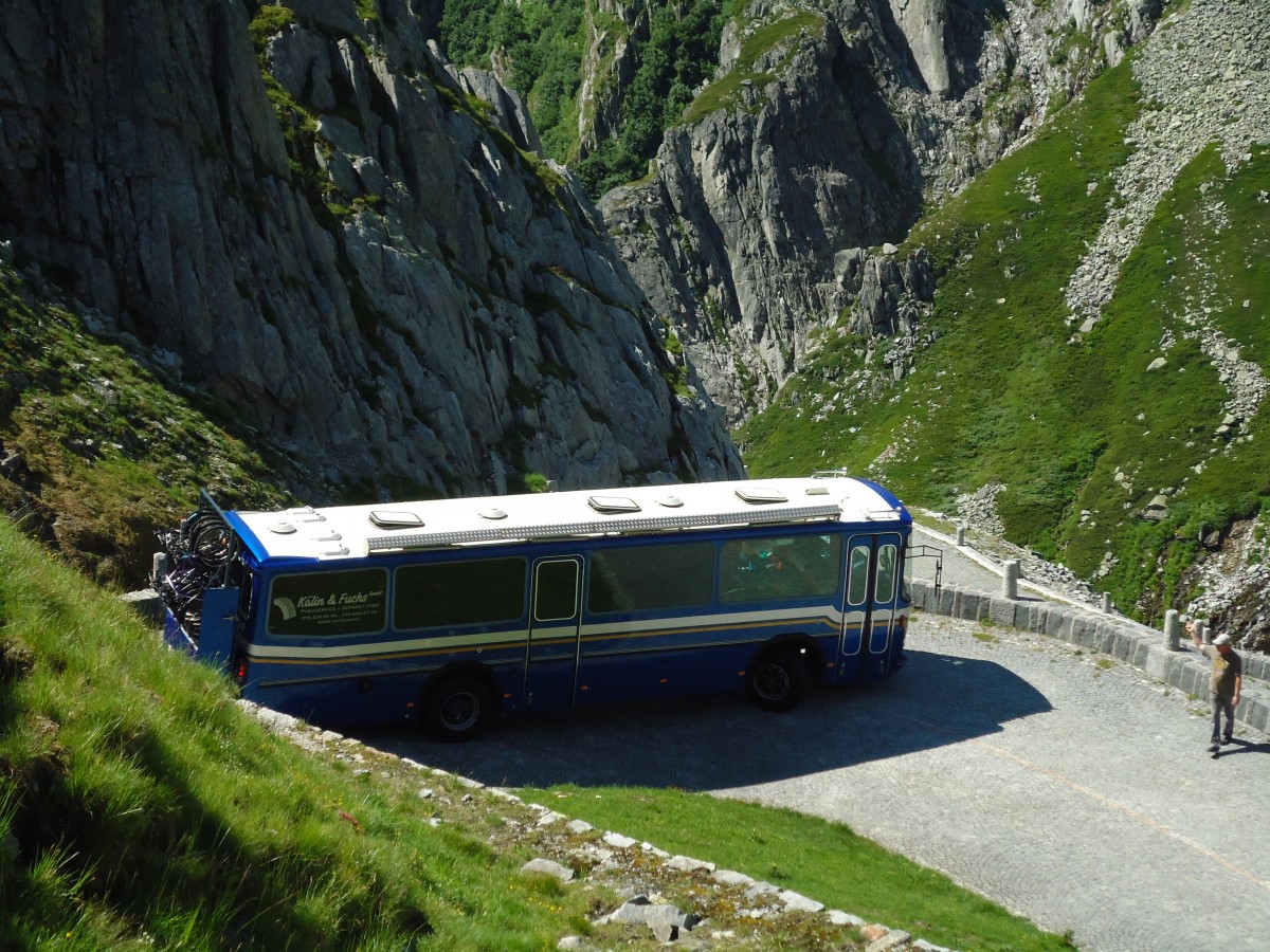 (145'878) - Steinauer, Einsiedeln - SZ 25'115 - Saurer/R&J (ex Albin, Fllanden; ex SBB Bern; ex Solr&Fontana, Ilanz; ex P 24'359) am 20. Juli 2013 in Gotthard, Alte Tremolastrasse