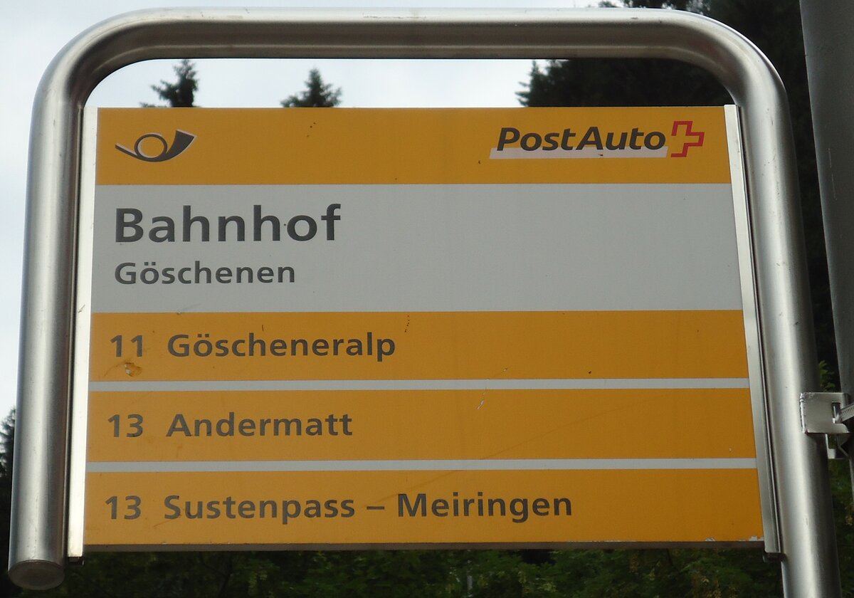 (145'986) - PostAuto-Haltestellenschild - Gschenen, Bahnhof - am 20. Juli 2013