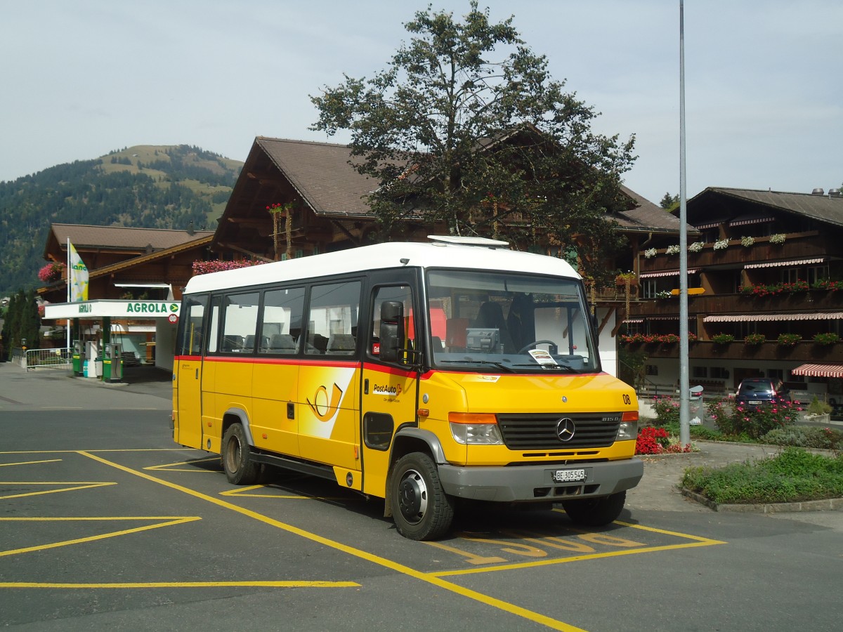 (147'384) - Kbli, Gstaad - Nr. 8/BE 305'545 - Mercedes/Kusters am 28. September 2013 beim Bahnhof Gstaad