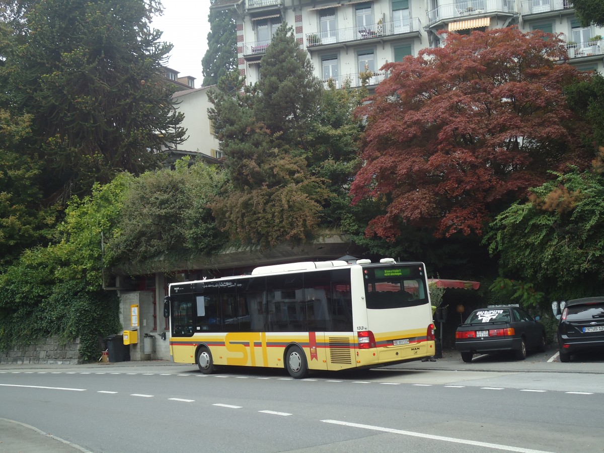 (147'406) - STI Thun - Nr. 133/BE 801'133 - MAN/Gppel am 29. September 2013 in Oberhofen, Dorf