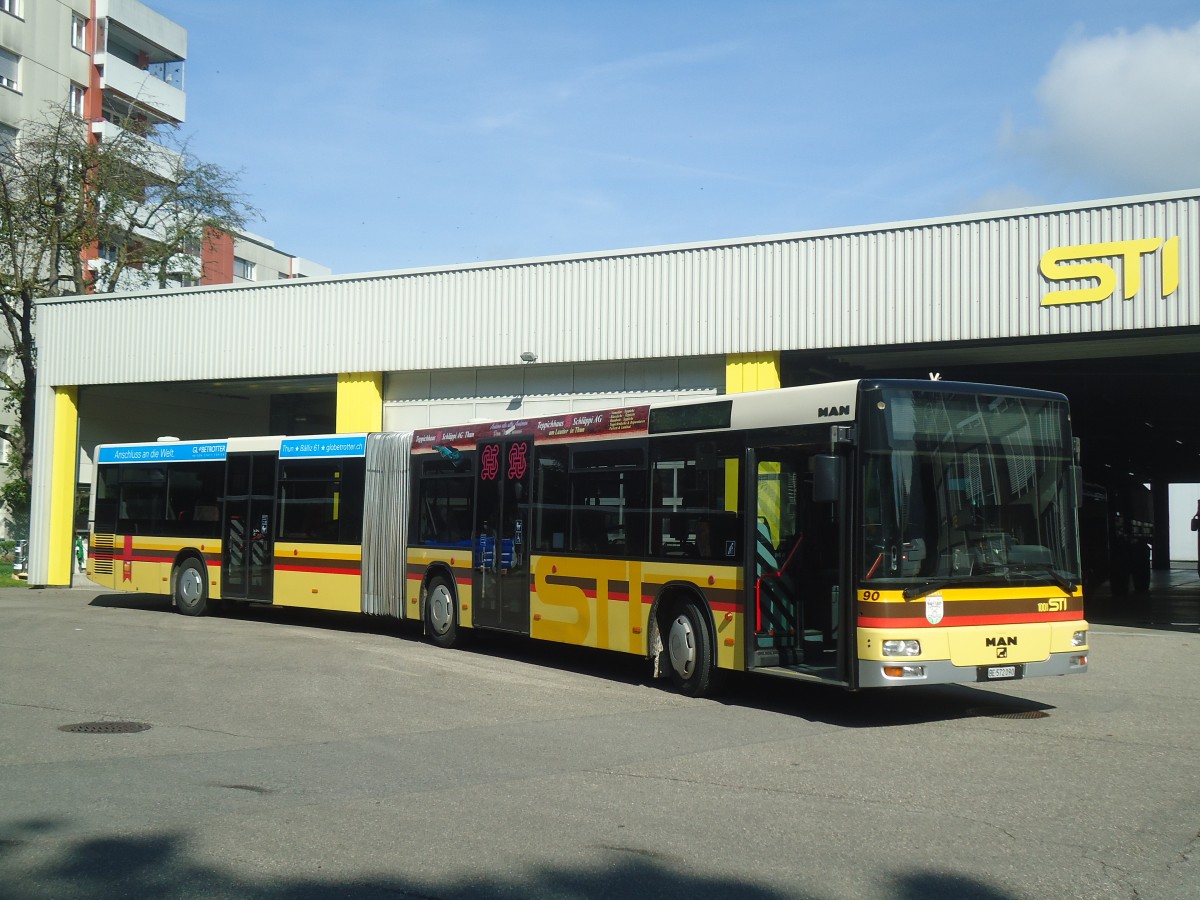 (147'443) - STI Thun - Nr. 90/BE 572'090 - MAN am 2. Oktober 2013 in Thun, Garage