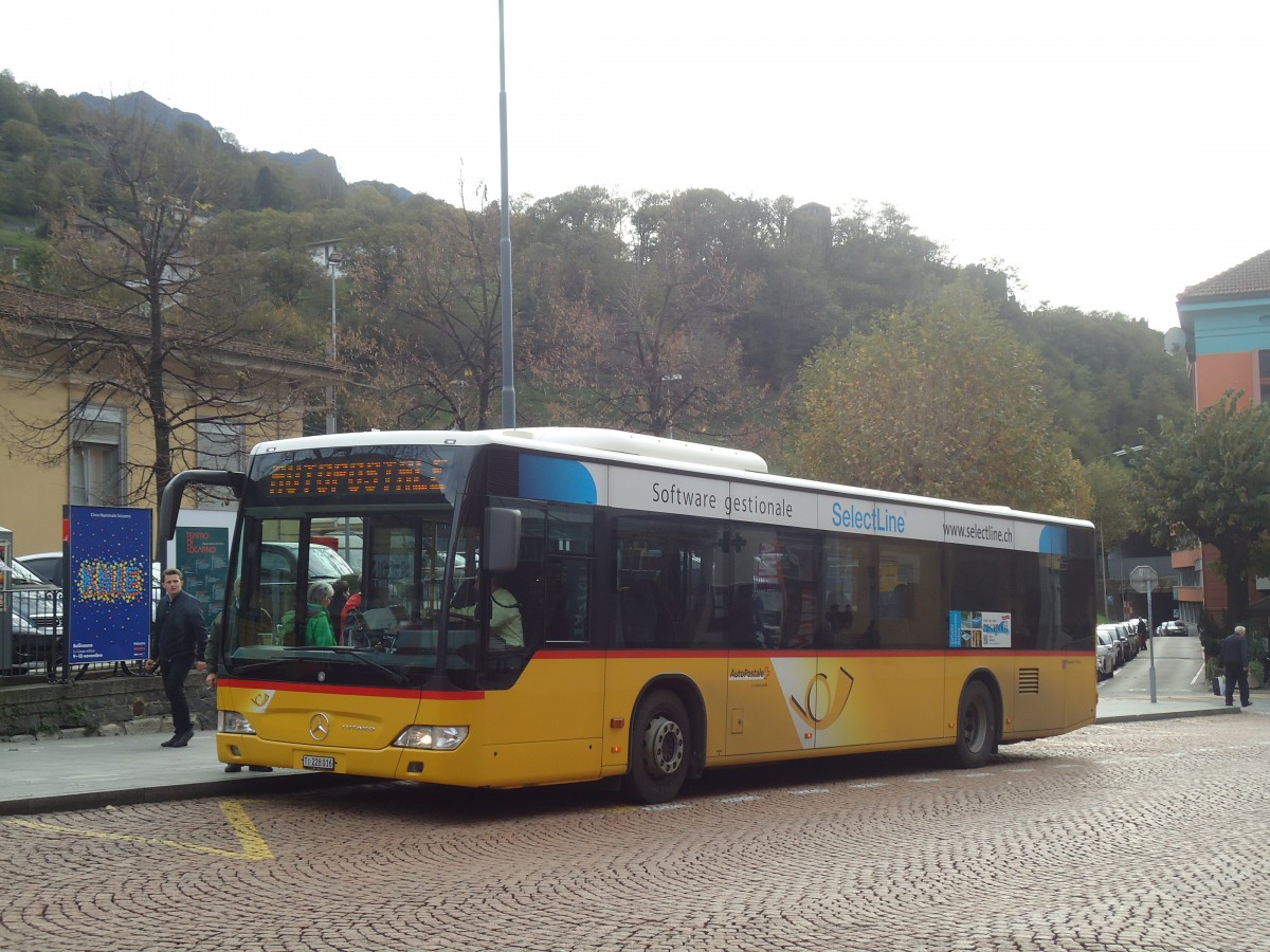 (147'663) - AutoPostale Ticino - TI 228'016 - Mercedes am 5. November 2013 beim Bahnhof Bellinzona