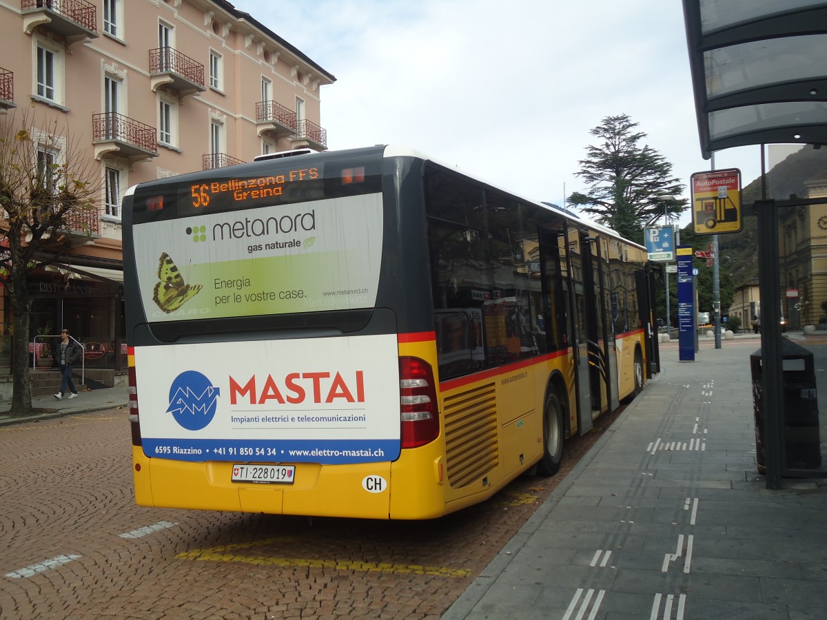 (147'667) - AutoPostale Ticino - TI 228'019 - Mercedes am 5. November 2013 beim Bahnhof Bellinzona