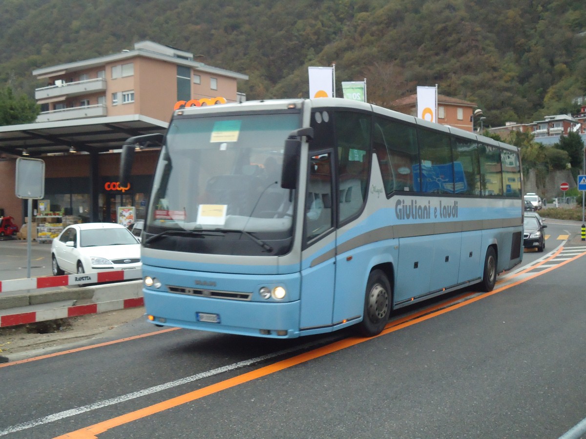 (147'766) - Aus Italien: Giuliani e Laudi, Varese - BP-103 DP - MAN am 6. November 2013 beim Bahnhof Melide (Einsatz AutoPostale Ticino)