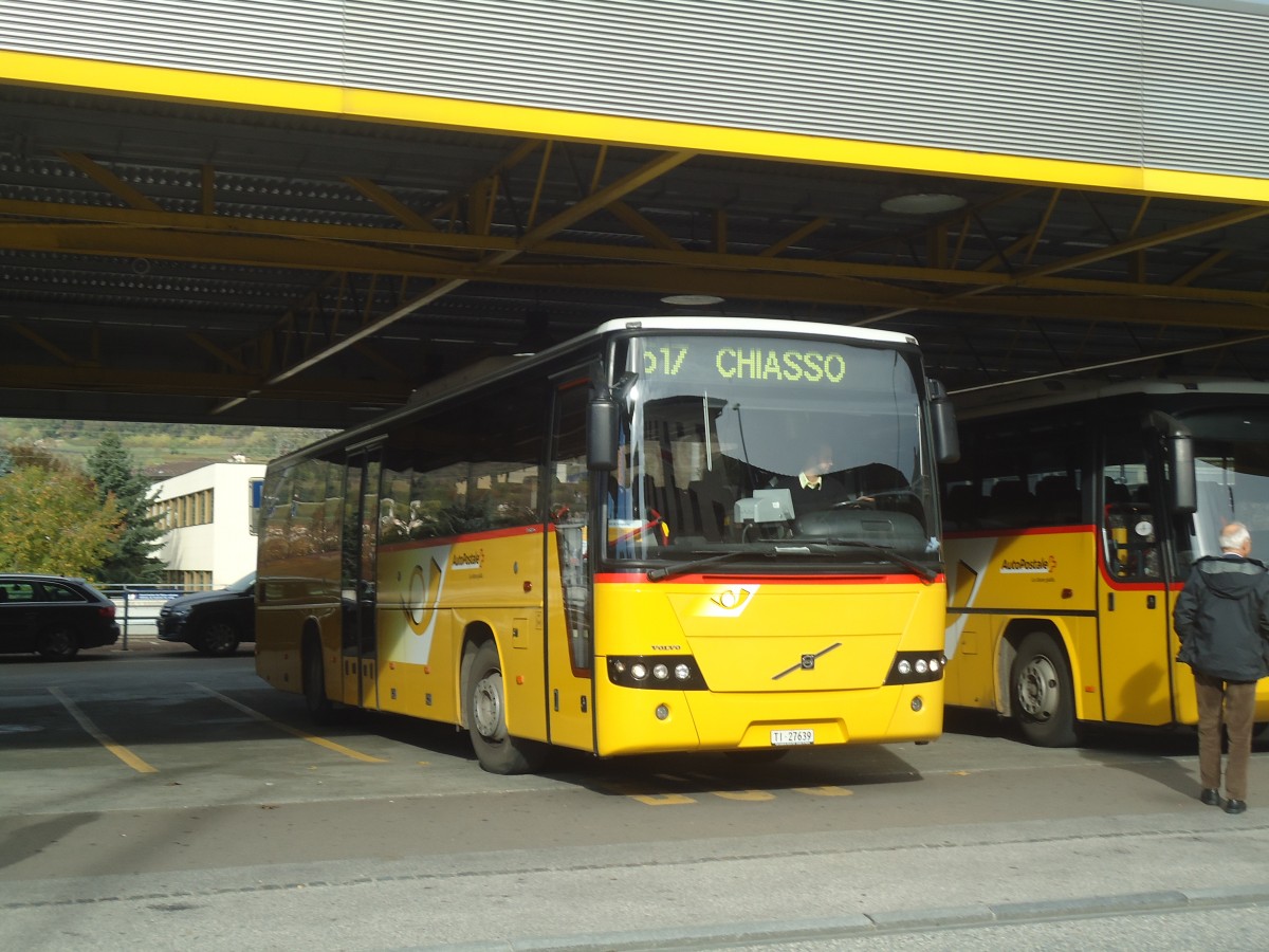 (147'828) - Autopostale, Mendrisio - TI 27'639 - Volvo am 6. November 2013 beim Bahnhof Mendrisio