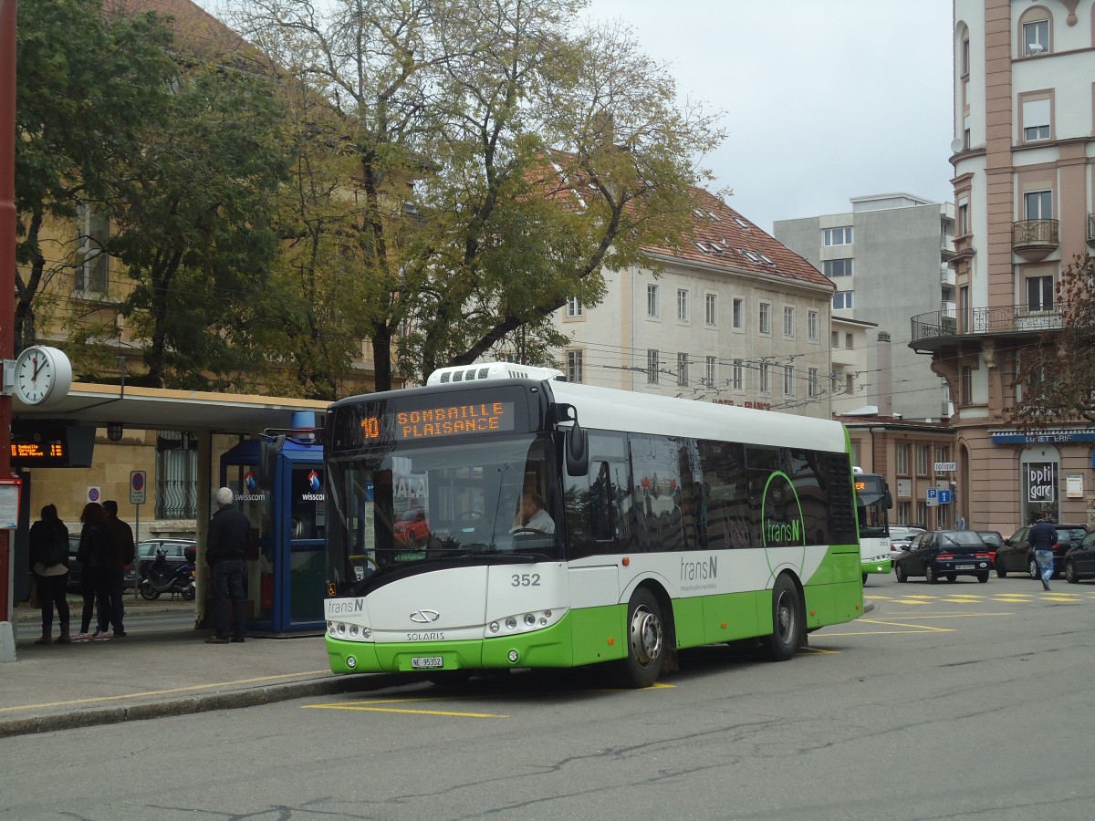 (147'930) - transN, La Chaux-de-Fonds - Nr. 352/NE 95'352 - Solaris (ex TRN La Chaux-de-Fonds Nr. 352) am 8. November 2013 beim Bahnhof La Chaux-de-Fonds