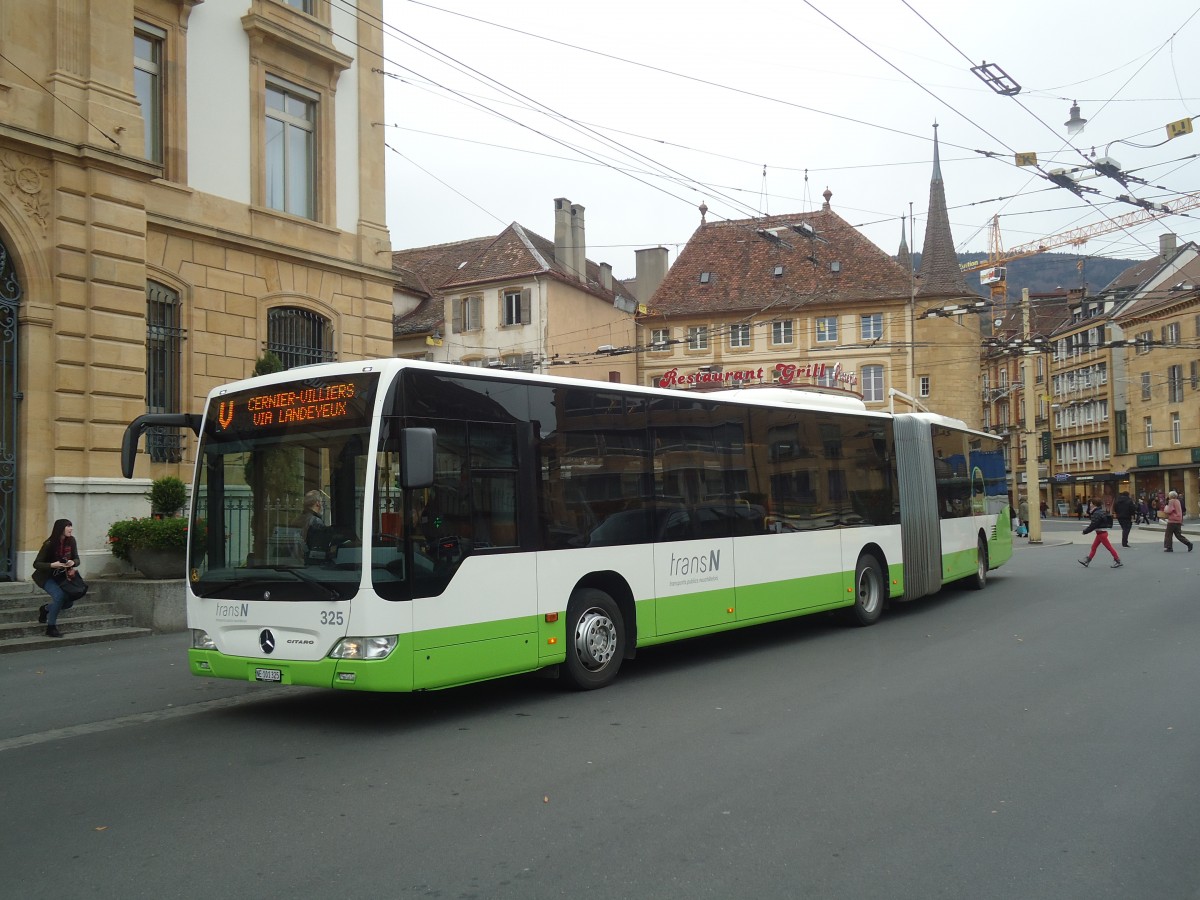 (148'007) - transN, La Chaux-de-Fonds - Nr. 325/NE 101'325 - Mercedes am 8. November 2013 in Neuchtel, Place Pury