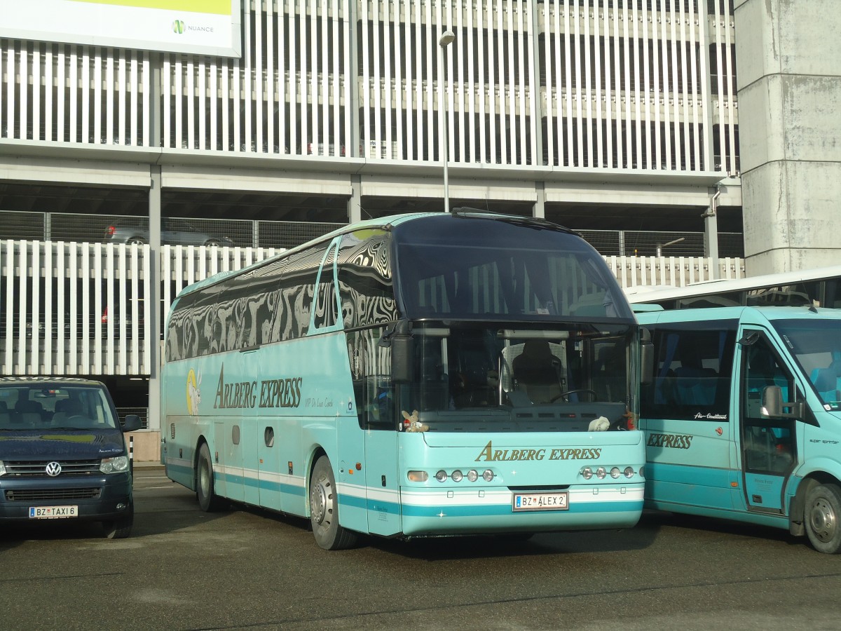 (148'409) - Aus Oesterreich: Fritz, Klsterle - BZ ALEX 2 - Neoplan am 22. Dezember 2013 in Zrich, Flughafen