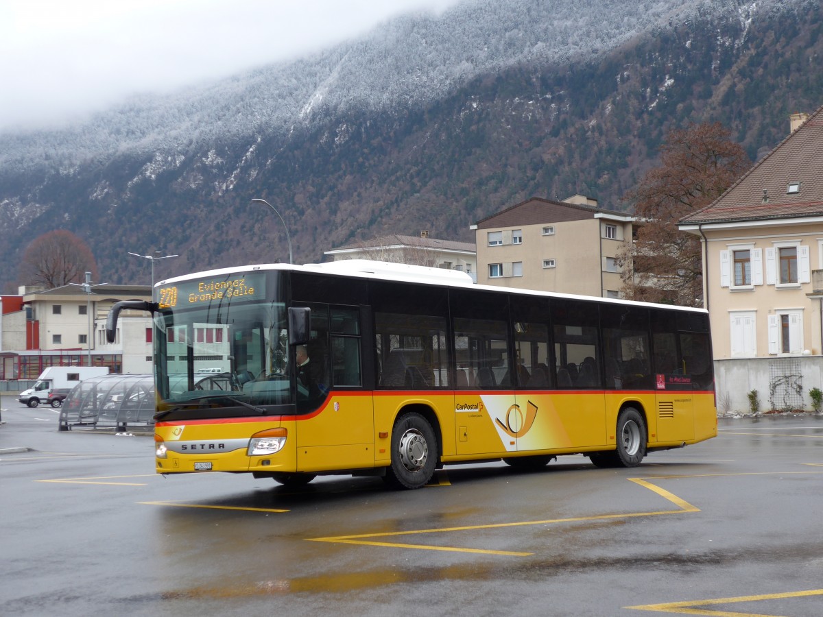 (148'738) - PostAuto Wallis - Nr. 44/VS 243'991 - Setra am 2. Februar 2014 beim Bahnhof Martigny