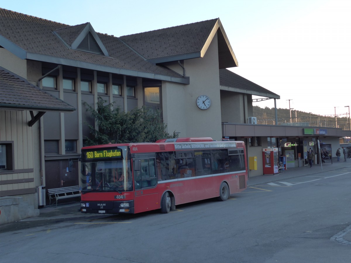 (148'834) - Bernmobil, Bern - Nr. 404/BE 612'404 - MAN/Gppel am 9. Februar 2014 beim Bahnhof Konolfingen