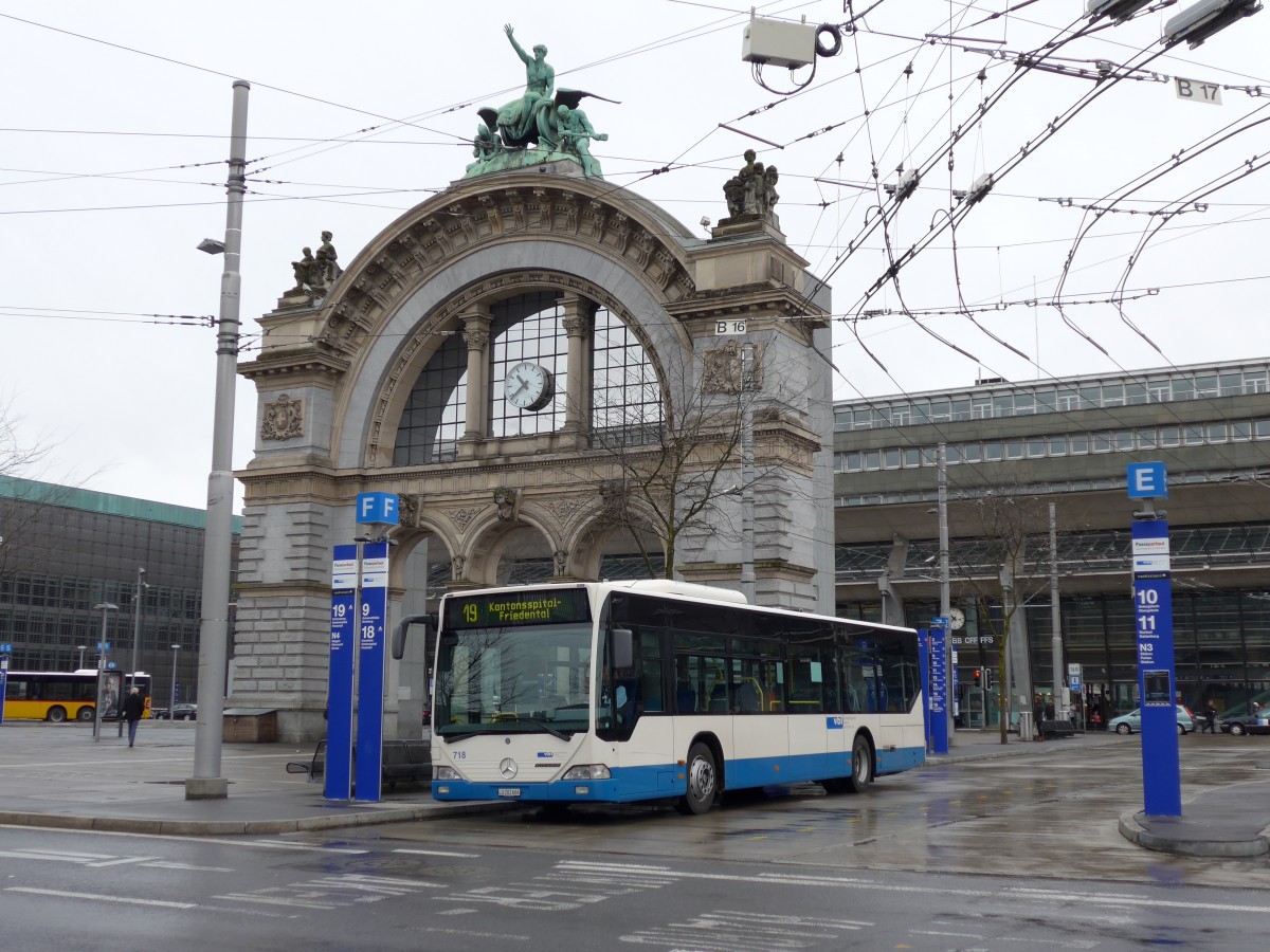 (148'900) - VBL Luzern - Nr. 718/LU 202'666 - Mercedes (ex Heggli, Kriens Nr. 718) am 16. Februar 2014 beim Bahnhof Luzern