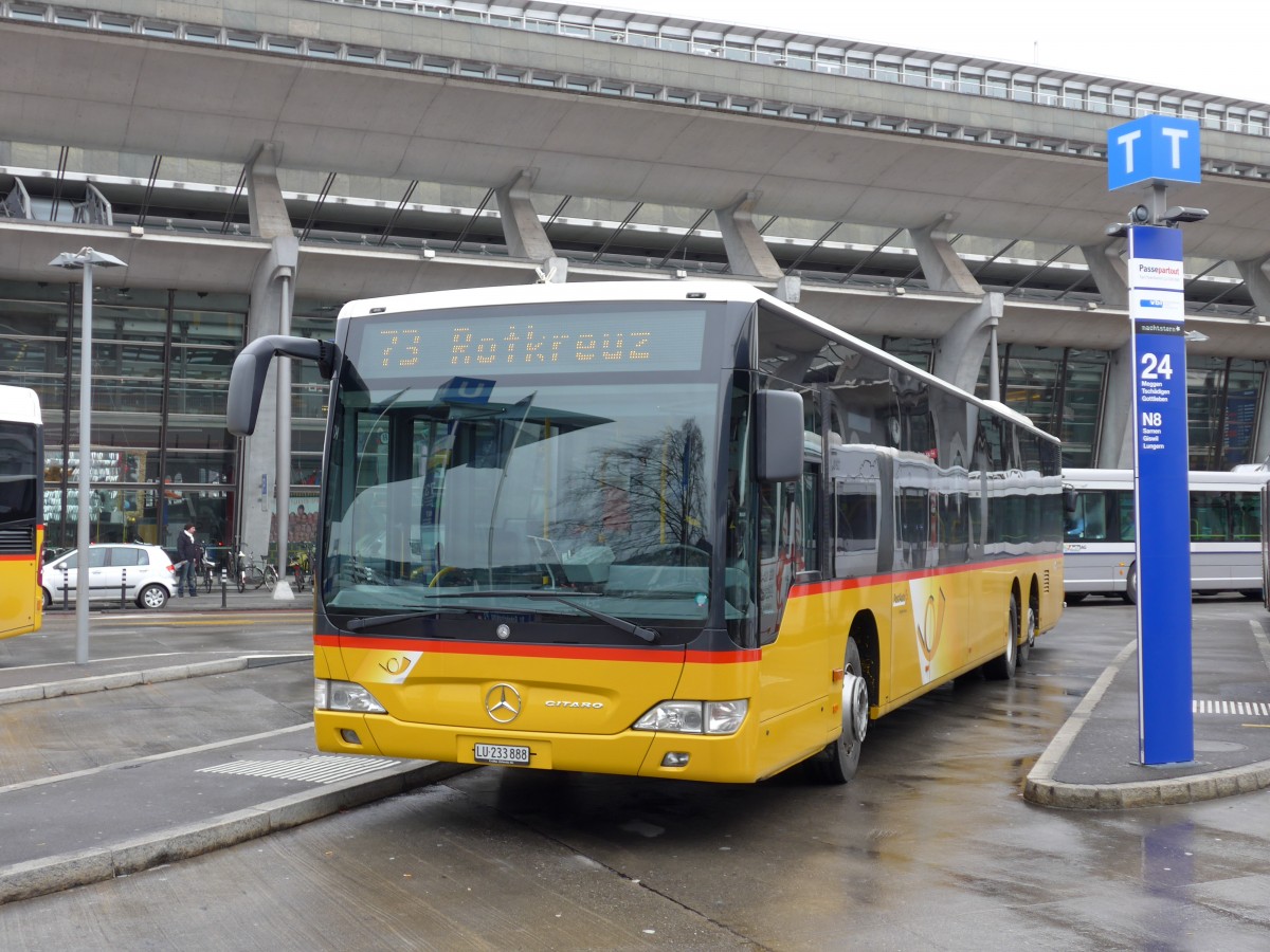 (148'918) - Bucheli, Luzern - Nr. 22/LU 233'888 - Mercedes am 16. Februar 2014 beim Bahnhof Luzern 