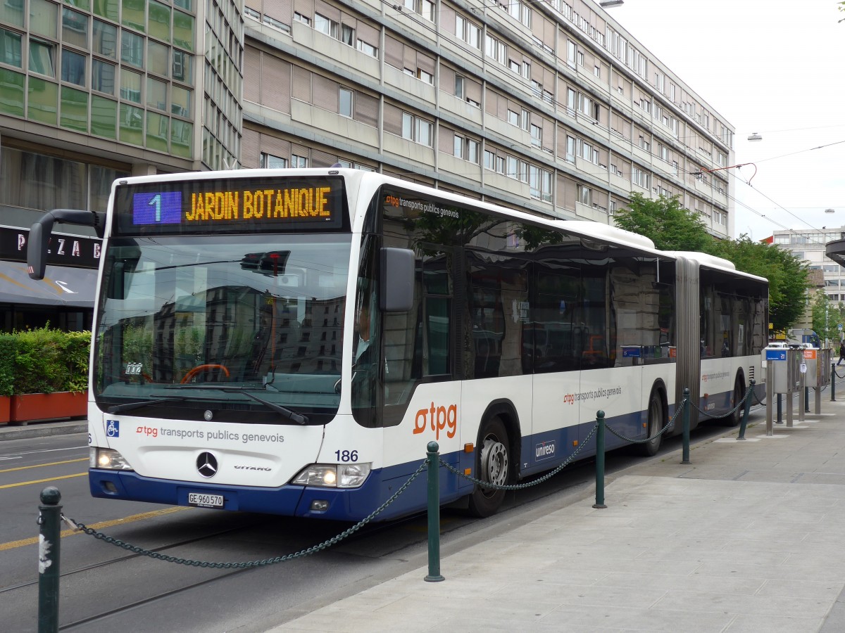 (150'775) - TPG Genve - Nr. 186/GE 960'570 - Mercedes am 26. Mai 2014 in Genve, Place des Vingt-Deux-Cantons