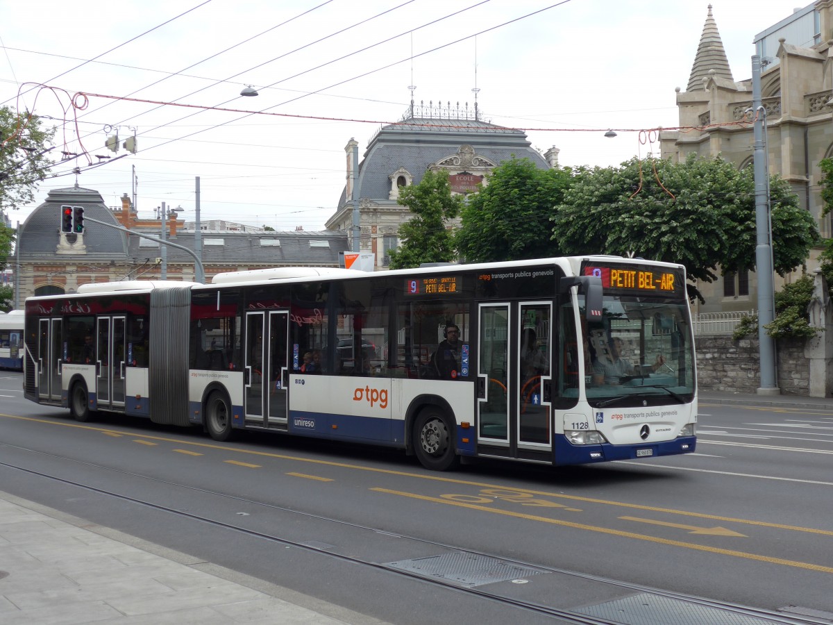 (150'807) - TPG Genve - Nr. 1128/GE 960'878 - Mercedes am 26. Mai 2014 in Genve, Place des Vingt-Deux-Cantons