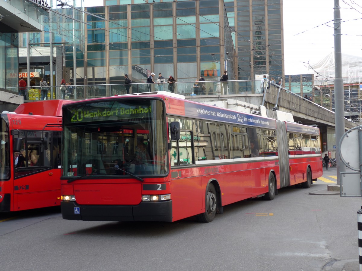 (151'010) - Bernmobil, Bern - Nr. 2 - NAW/Hess Gelenktrolleybus am 28. Mai 2014 beim Bahnhof Bern