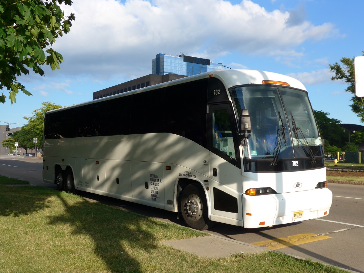 (152'818) - Frank&Sons Tours, North Bergen - Nr. 702/AN 755W - MCI am 15. Juli 2014 in Niagara Falls