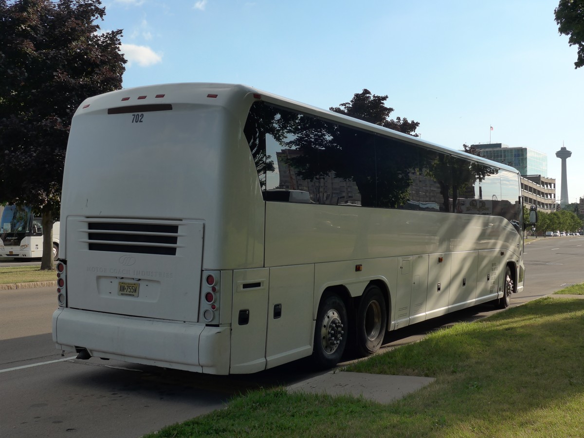 (152'820) - Frank&Sons Tours, North Bergen - Nr. 702/AN 755W - MCI am 15. Juli 2014 in Niagara Falls