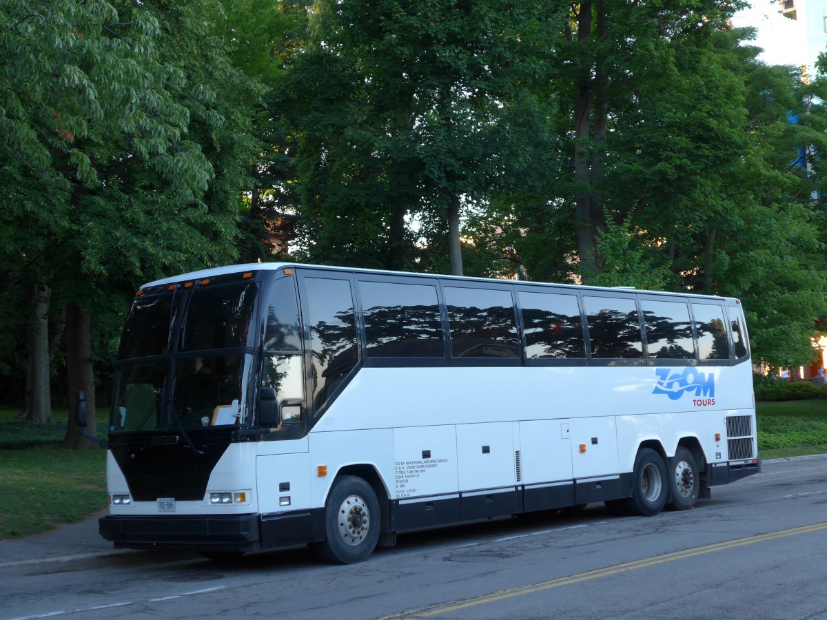 (152'874) - Zoom Tours, Toronto - 202 8BH - Prevost am 15. Juli 2014 in Clifton Hill, Niagara Falls