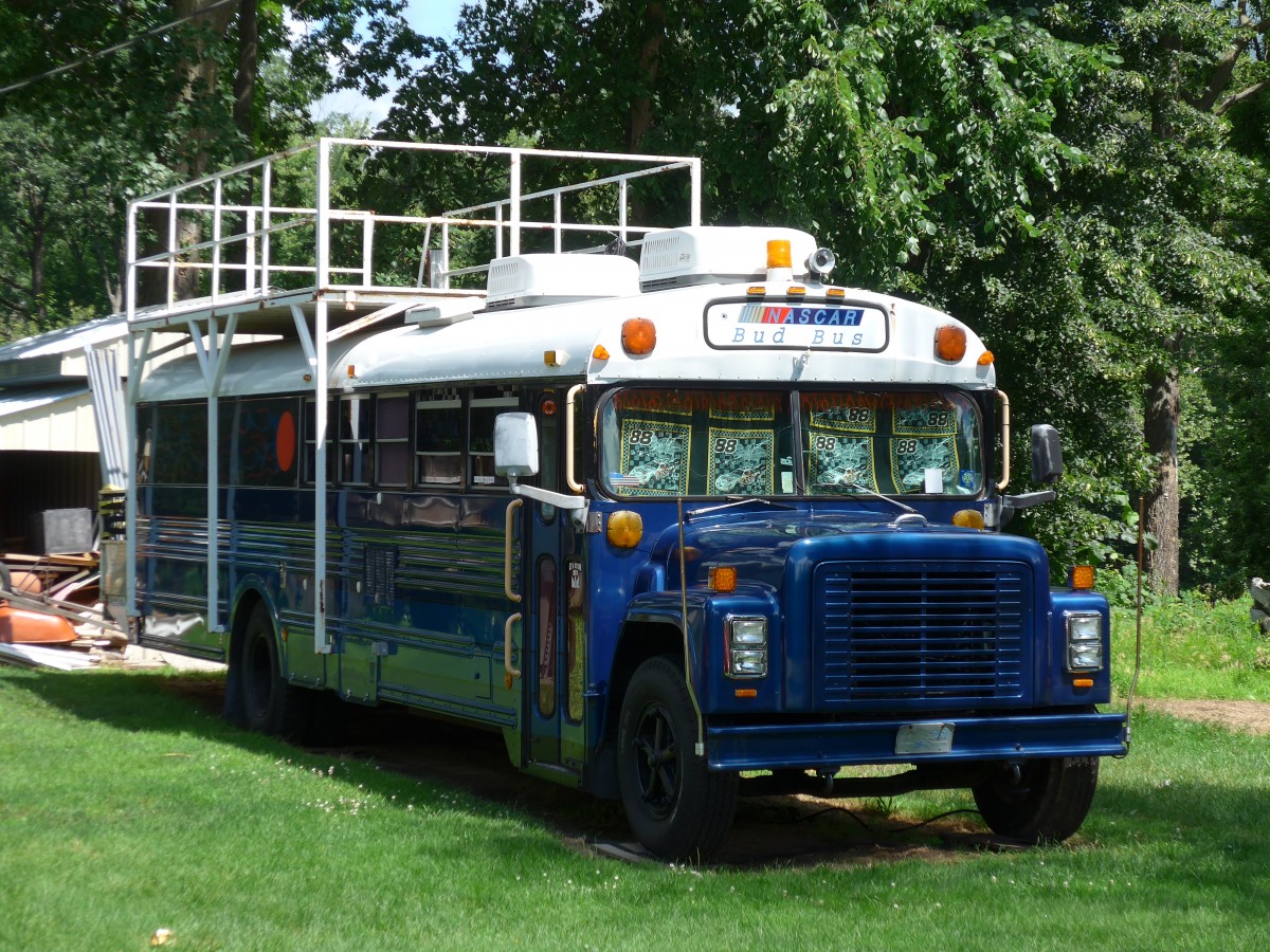 (152'942) - Bud Bus, Bristol - International (ex Schulbus) am 16. Juli 2014 in Bristol