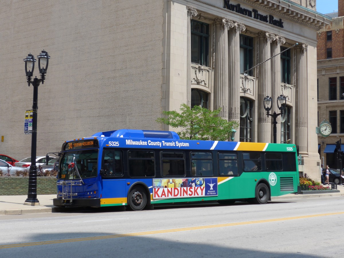 (153'003) - MCTS Milwaukee - Nr. 5325/83'746 - New Flyer am 17. Juli 2014 in Milwaukee