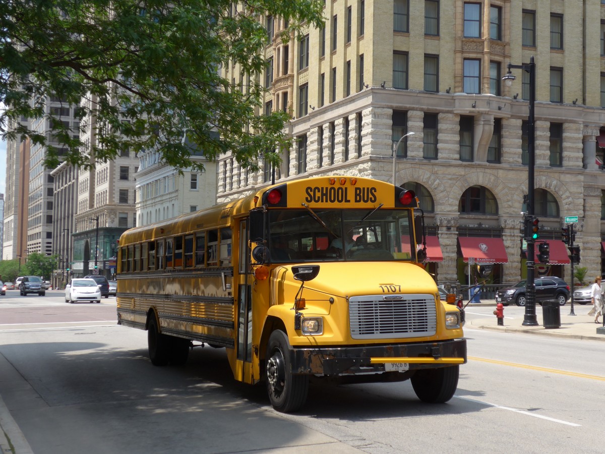 (153'020) - Riteway, Richfield - Nr. 1107/9926 B - Frightliner/Thomas am 17. Juli 2014 in Milwaukee