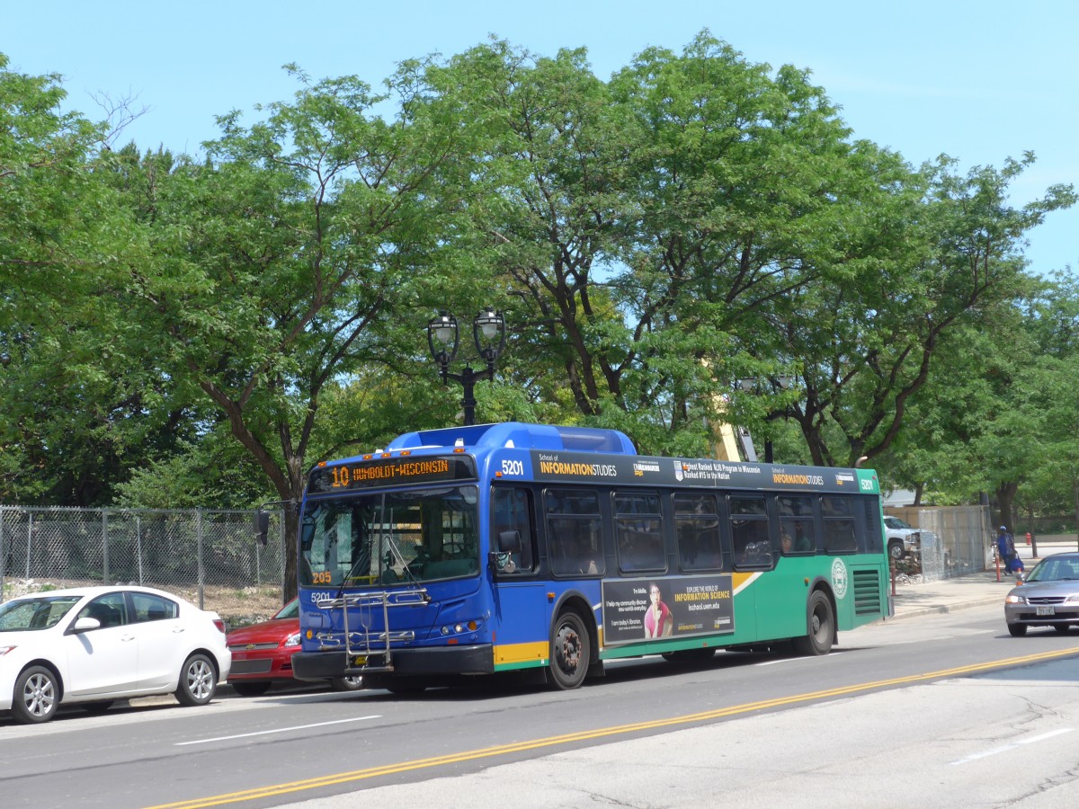 (153'028) - MCTS Milwaukee - Nr. 5201/81'663 - New Flyer am 17. Juli 2014 in Milwaukee