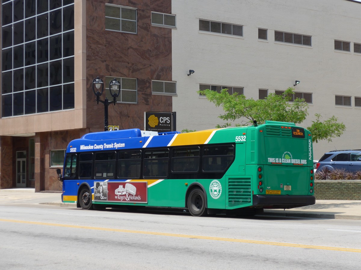 (153'056) - MCTS Milwaukee - Nr. 5532/87'623 - New Flyer am 17. Juli 2014 in Milwaukee