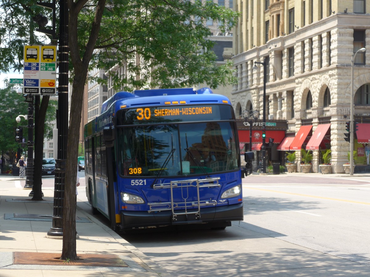 (153'059) - MCTS Milwaukee - Nr. 5521/87'381 - New Flyer am 17. Juli 2014 in Milwaukee