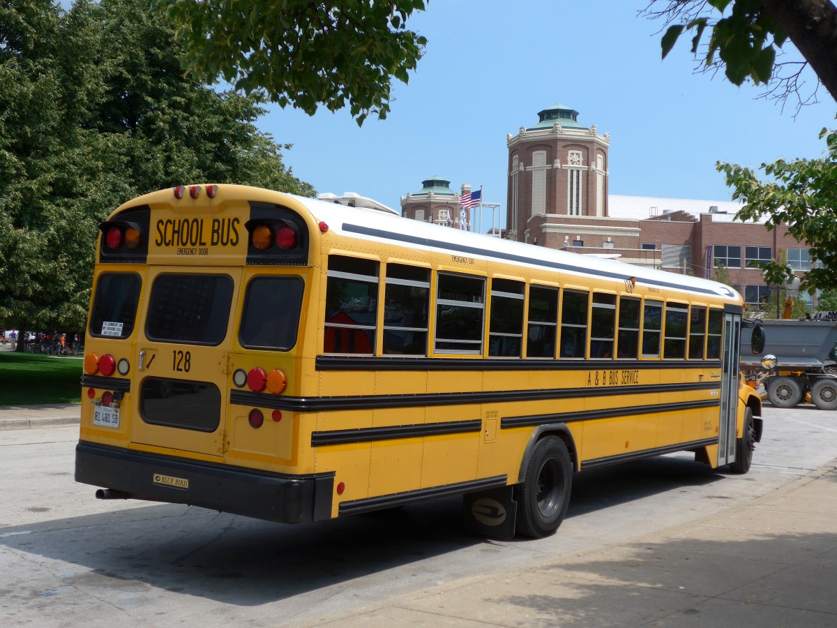 (153'110) - A & B, Schiller Park - Nr. 128/81'481 SB - Bluebird am 18. Juli 2014 in Chicago, Navy Pier